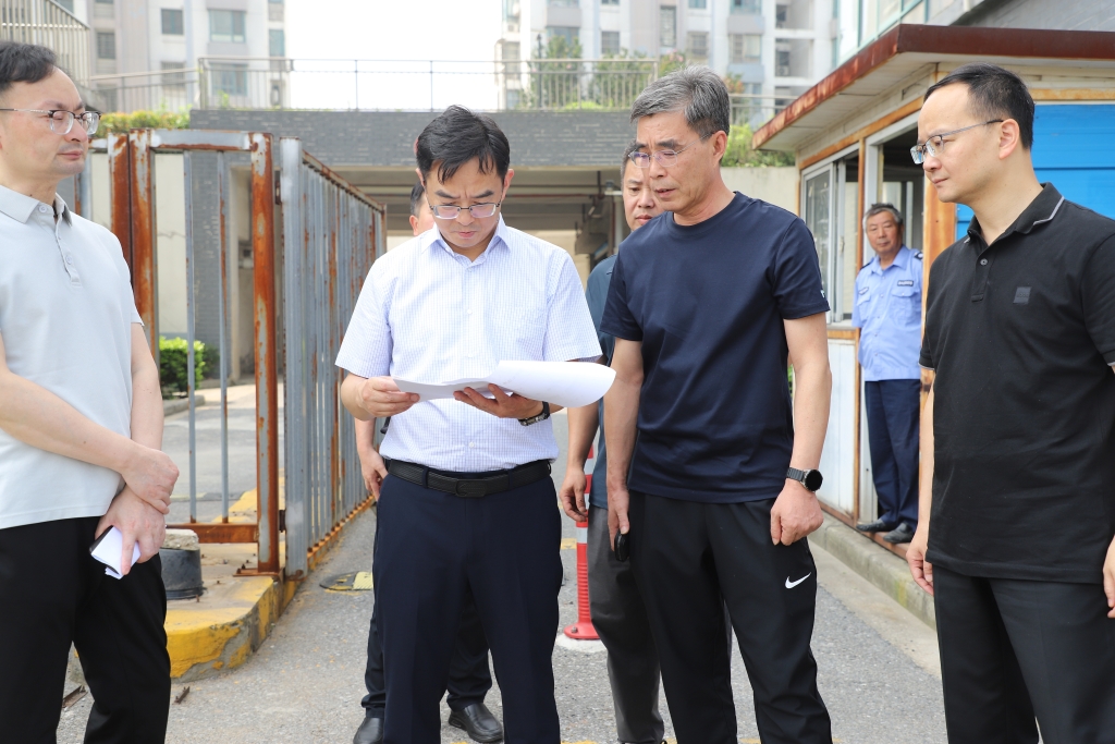 魏鋒調研“把支部建進小區”工作