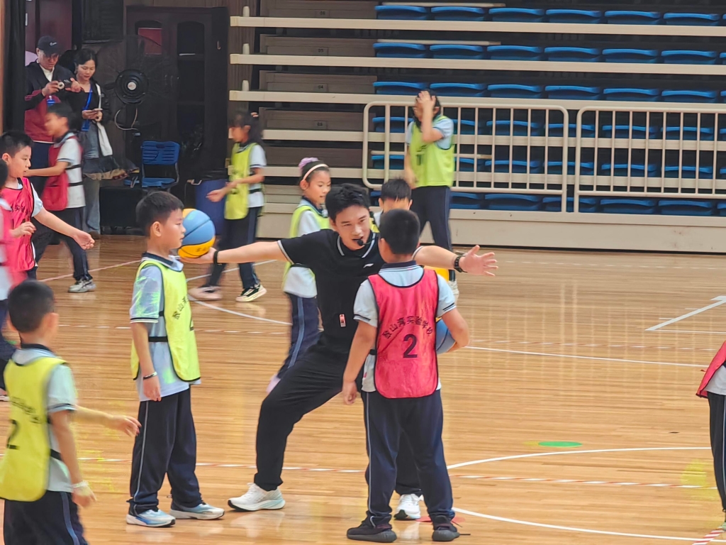 敔山灣實驗學校楊子銘老師創新體育課堂亮相全國舞臺